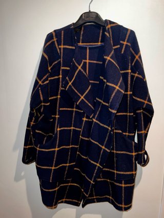 Abrigo de cuadros azul y amarillo