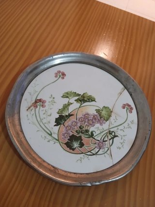 Plato de cerámica antiguo del año 1970