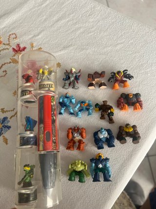 Penna Gormiti da collezione e 12 statuine