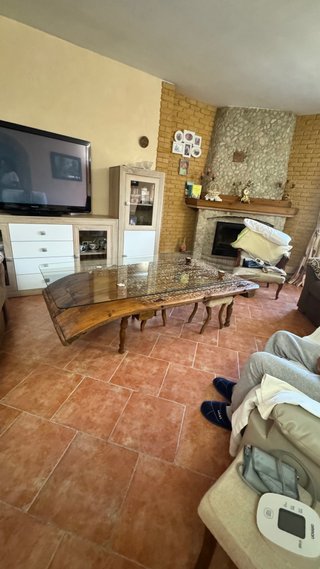 Mesa Rústica de Madera con Cristal