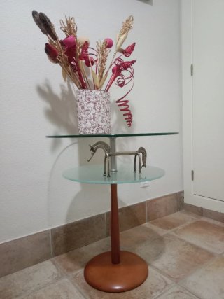 Mesa auxiliar cristal y madera