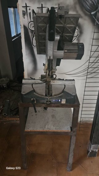 Sierra ingletadora de taller