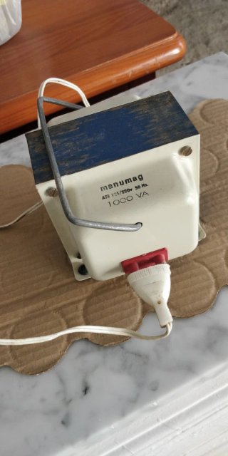 Transformador 125/220V. 1000 VA