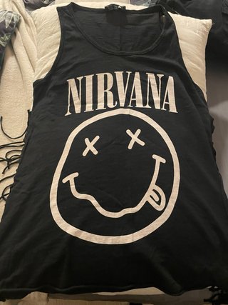 Camiseta Nirvana Negra, Falda y camisa
