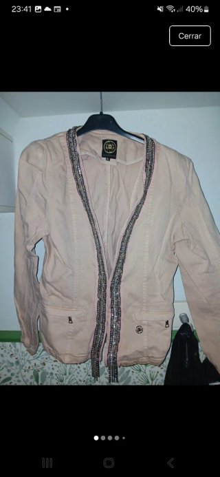 Cazadora rosa con detalles brillantes Talla M