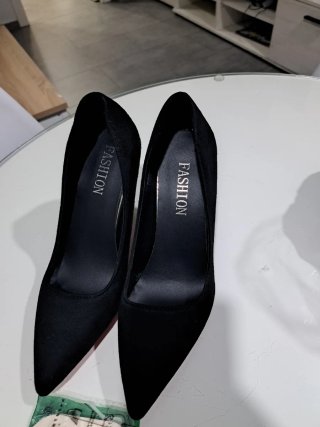 Confezione di scarpe col tacco da donna