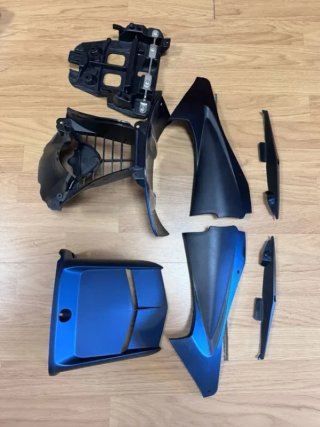 Varias piezas de carenado Yamaha R6 2006-2007