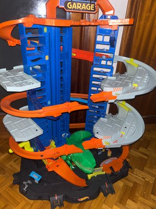 Hot Wheels City Robo T-Rex Ultima de Mattel.