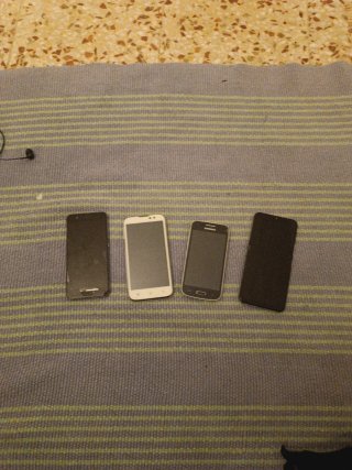 Lotto 4 telefoni cellulari per ricambi (Huawei P10...)