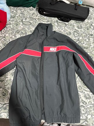 Chaqueta Nike Negra y Roja