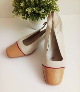 Zapatos de piel beige y naranja Talla 37