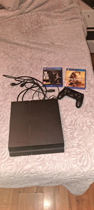 PS4 (Playstation 4) + 2 Juegos