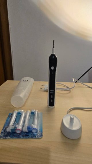 Spazzolino Elettrico Oral-B Pro 2 con accessori