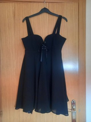 Vestido negro tirantes cordones pecho