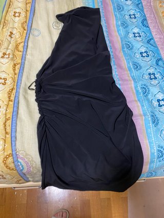 Vestido halter negro fruncido