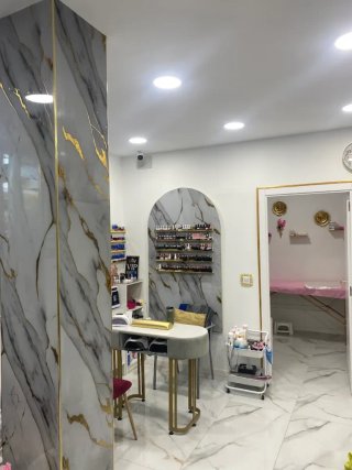 SE TRASPASA HERMOSA PELUQUERÍA EN FUNCIONAMIENTO.