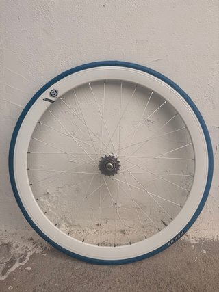 Rueda Fixie Blanca con Cubierta Azul KENDA