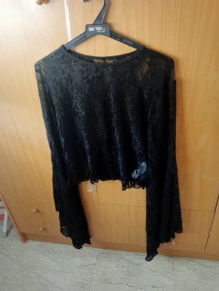 Blusa de encaje negra manga larga