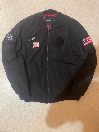 Chaqueta bomber Pull&Bear negra