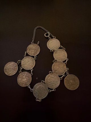Pulsera antigua de monedas