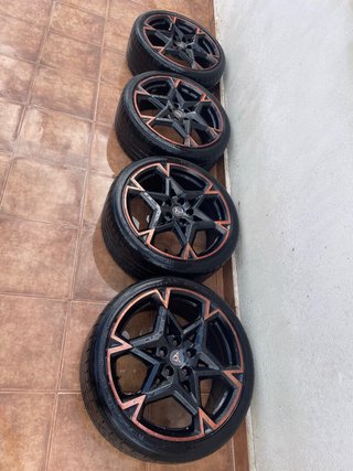 Llantas negras con detalles cobre (4 unidades)