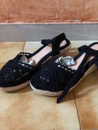 Sandalias de cuña negras