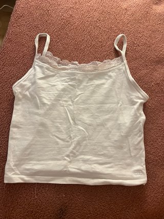 Top blanco con encaje