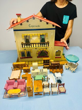 Casa de Muñecas de Madera Caperucita