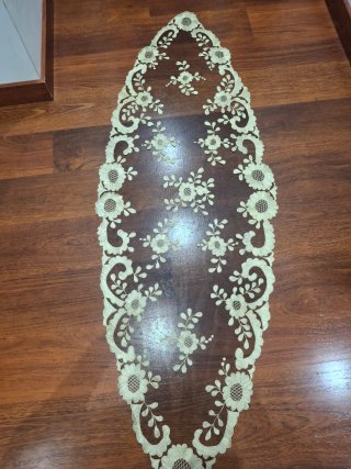 Mantilla Artesanal con Flores Doradas