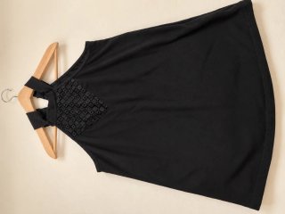 Vestido negro SHEIN con encaje
