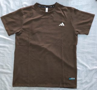 Camiseta Adidas Marrón