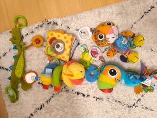 Lote de juguetes para carro de bebé