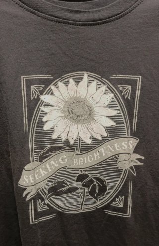 Camiseta Gris con Girasol Seeking Brightness