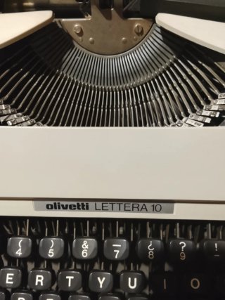 Máquina de escribir Olivetti Lettera 10