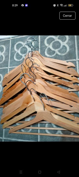 Set de 13 perchas de madera