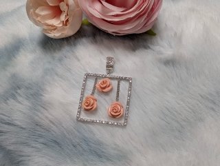 Colgante cuadrado con flores