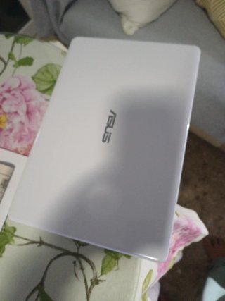 Ordenador portátil ASUS blanco