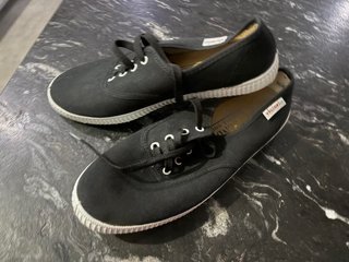 Zapatillas Victoria Negras