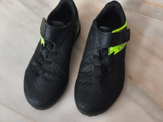 Botas de fútbol multitaquitos Talla 31