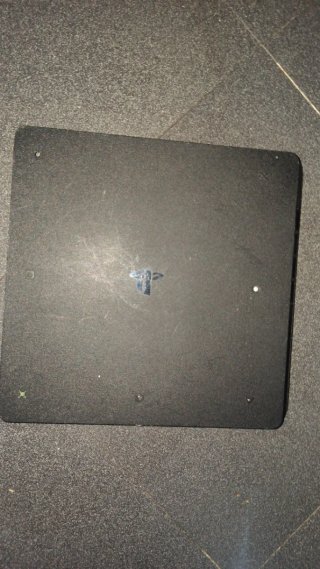 • PS4 Slim 1TB + Mando y Cables (URGE VENTA)