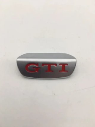 Emblema volante GTI letras rojas o negras