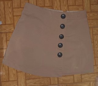 Falda pantalón beige con botones