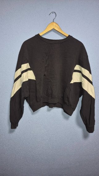 Sudadera beige y negra