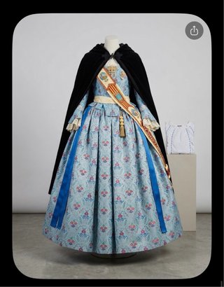 Vestido de Fallera con Capa
