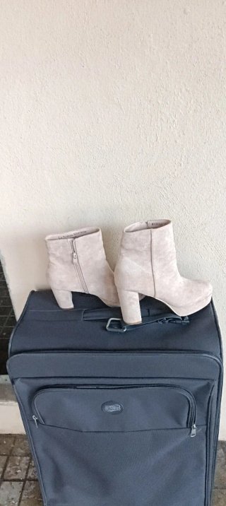 Botines plataforma tacón cuadrado beige
