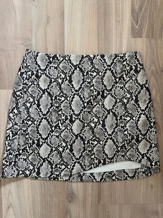 Falda Stradivarius Efecto Piel Serpiente Talla 34