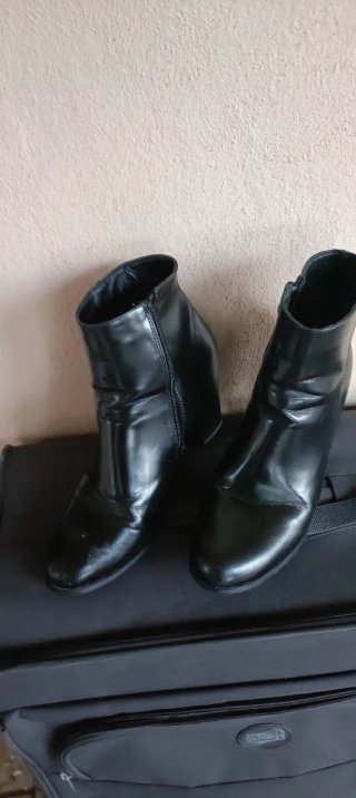 Botines negros de tacón