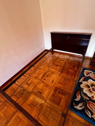Cabecero antiguo de madera y metal