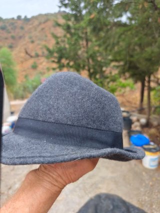 Sombrero DKNY Gris Oscuro