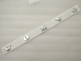 Emblema trasero letras Volvo color plata cromado